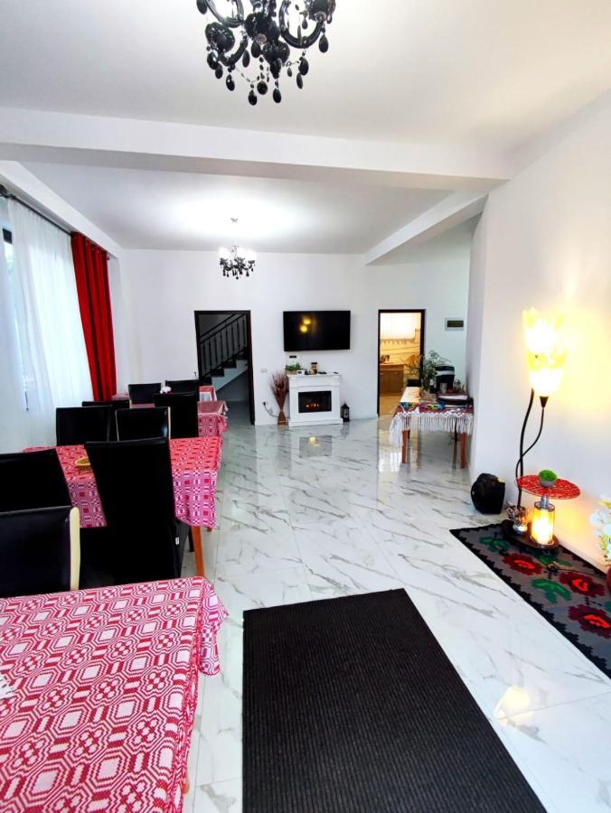 Vila Casa Hatere Moisei Exteriör bild