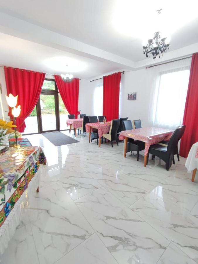 Vila Casa Hatere Moisei Exteriör bild